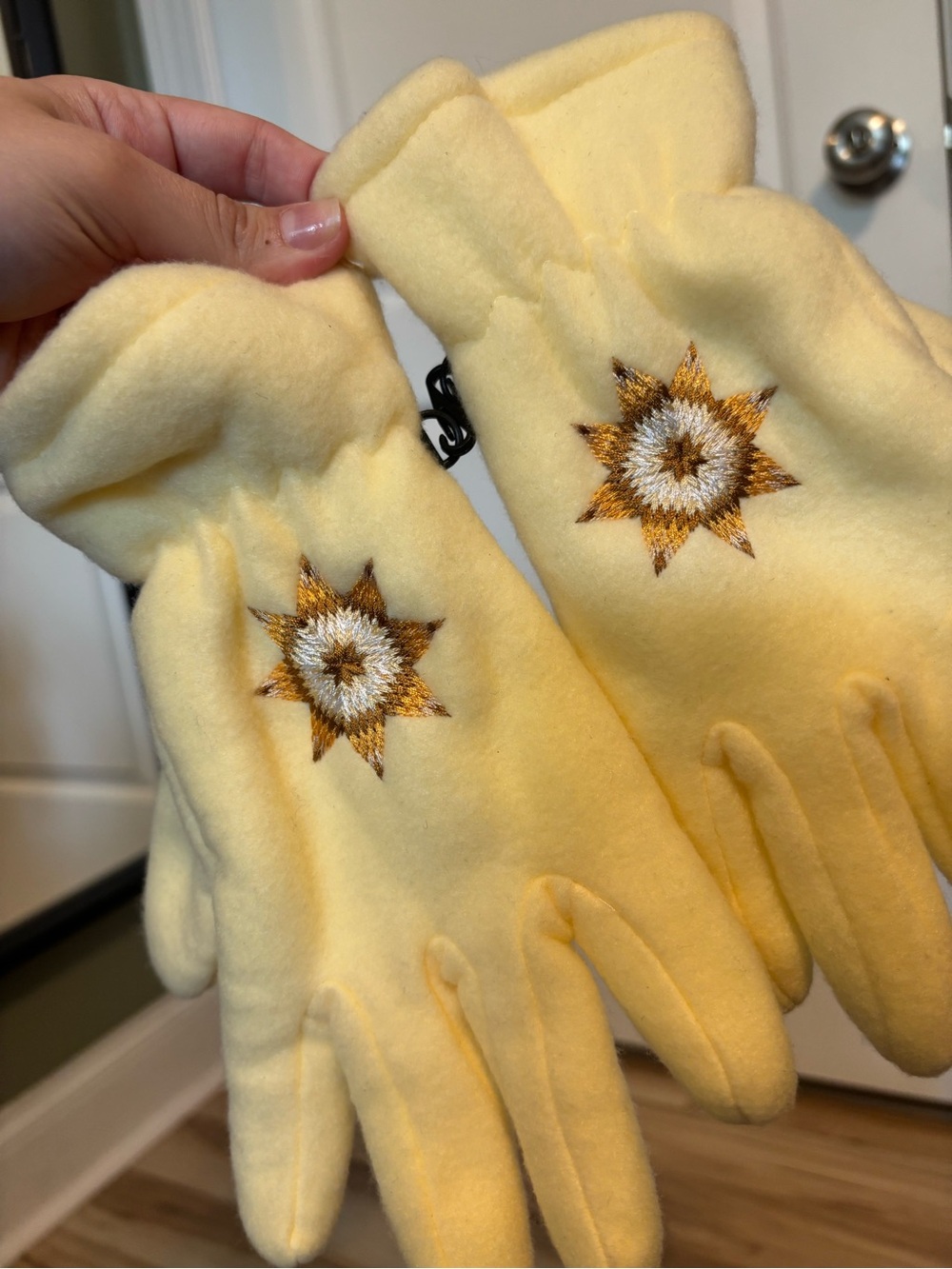 Vintage Yellow Fleece Gloves with Embroidered Star Detail